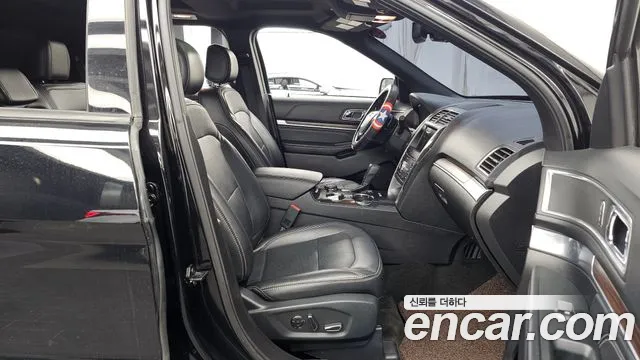 Ford Explorer 2017 — фото 11