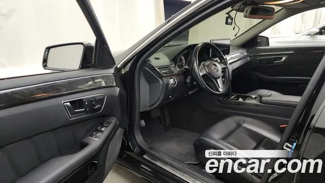 Mercedes-Benz E-Class 2013 — фото 10
