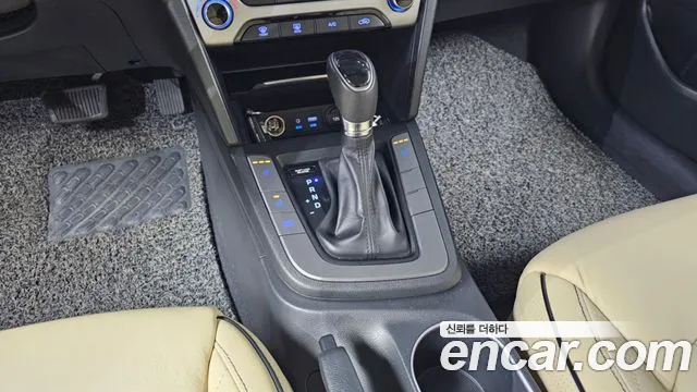 Hyundai AVANTE 2016 — фото 9