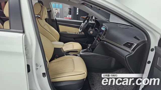 Hyundai AVANTE 2016 — фото 11