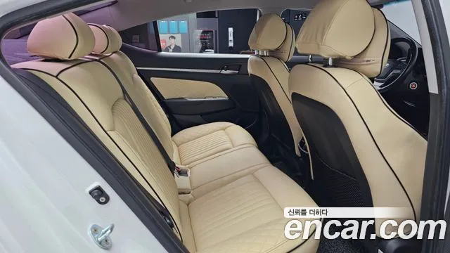 Hyundai AVANTE 2016 — фото 12
