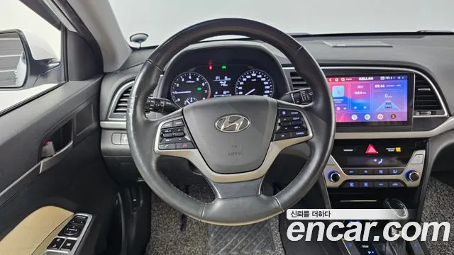 Hyundai AVANTE 2016 — фото 13