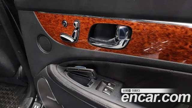 Hyundai Equus 2010 — фото 17