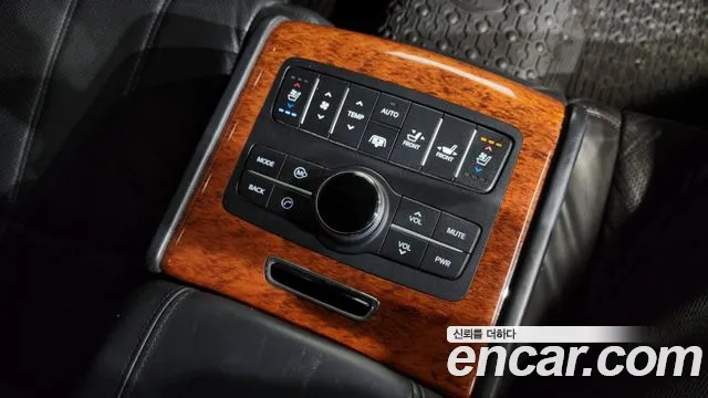 Hyundai Equus 2010 — фото 19