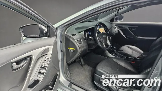 Hyundai AVANTE 2015 — фото 11