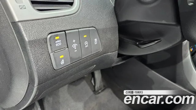 Hyundai AVANTE 2015 — фото 13
