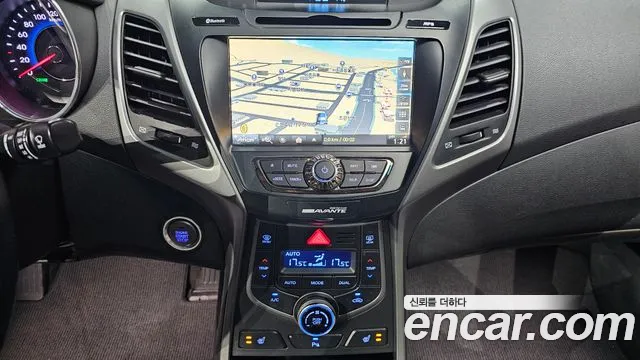 Hyundai AVANTE 2015 — фото 16