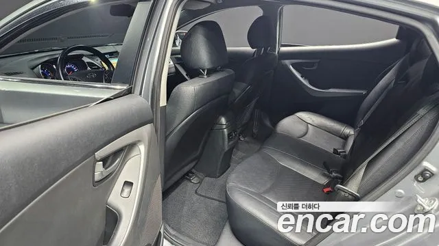 Hyundai AVANTE 2015 — фото 18
