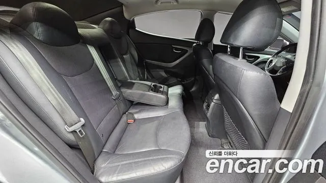 Hyundai AVANTE 2015 — фото 19