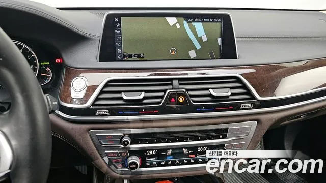 BMW 7-Series 2016 — фото 14