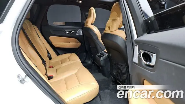 Volvo XC60 2021 — фото 11