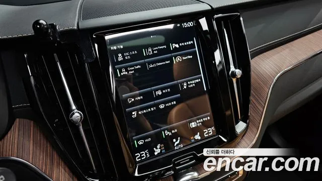 Volvo XC60 2021 — фото 17