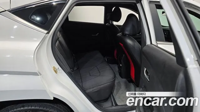 Hyundai Kona 2023 — фото 12