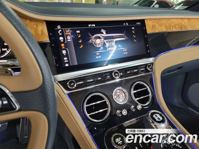 Bentley Continental 2020 — фото 11