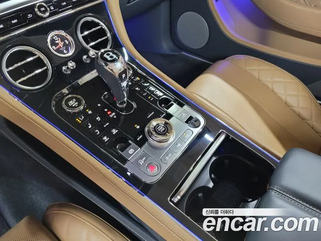 Bentley Continental 2020 — фото 12