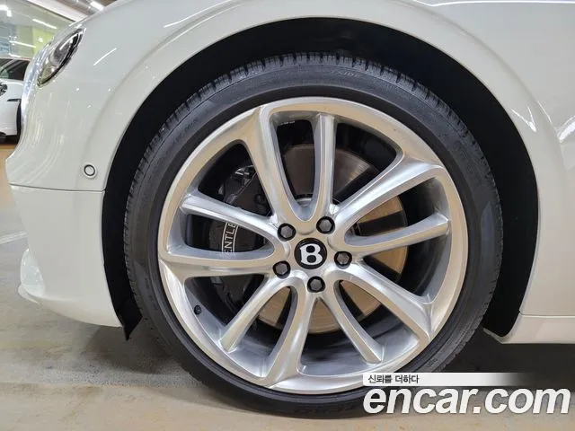 Bentley Continental 2020 — фото 16