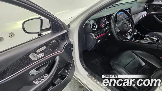 Mercedes-Benz E-Class 2017 — фото 13