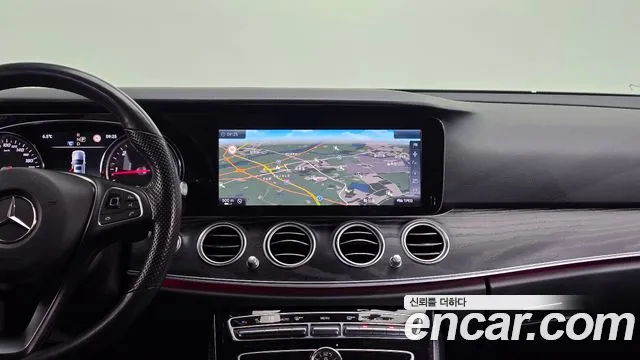 Mercedes-Benz E-Class 2017 — фото 16