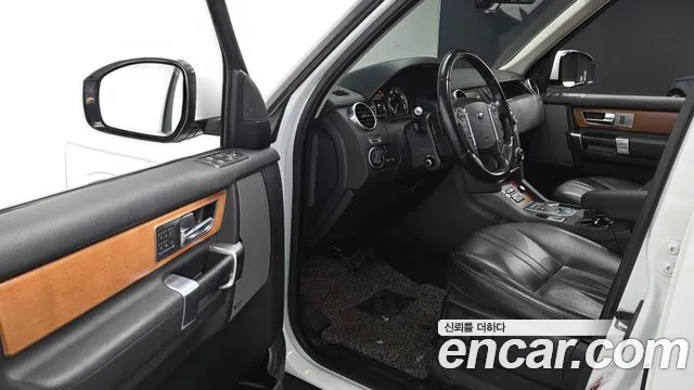 Land Rover Discovery 2015 — фото 11