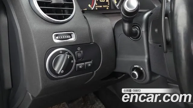 Land Rover Discovery 2015 — фото 16