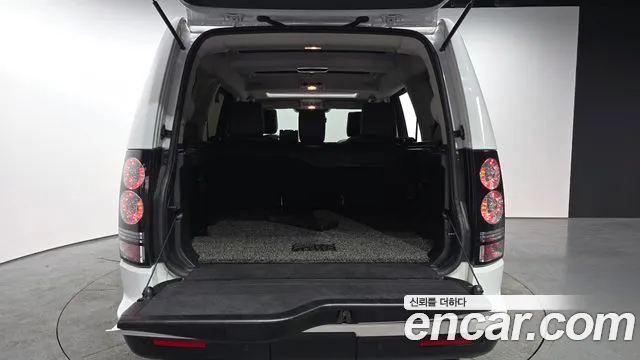 Land Rover Discovery 2015 — фото 20