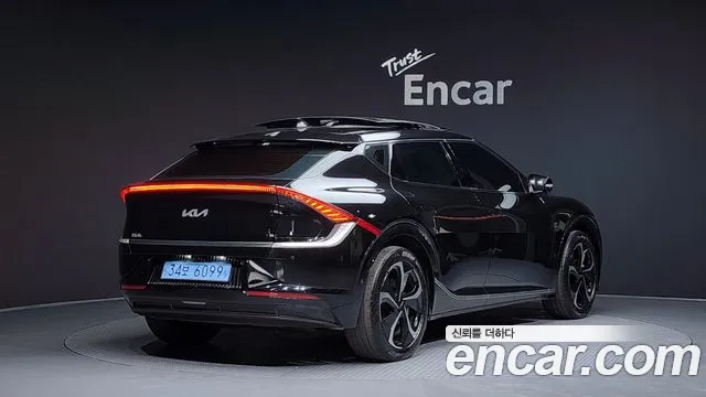 Kia EV6 2023 — фото 2