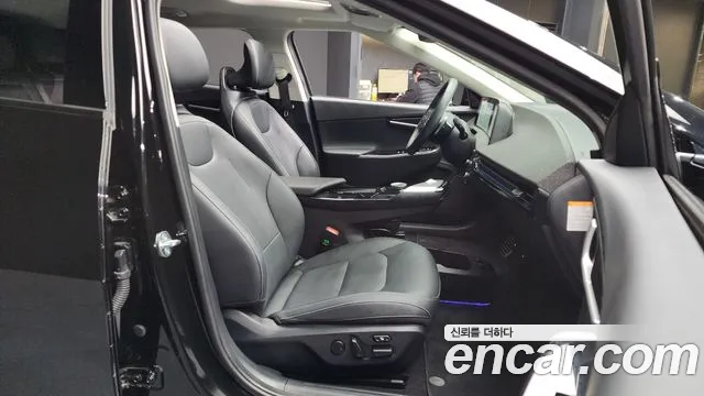 Kia EV6 2023 — фото 11