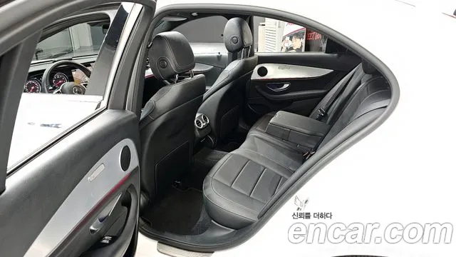 Mercedes-Benz E-Class 2020 — фото 11