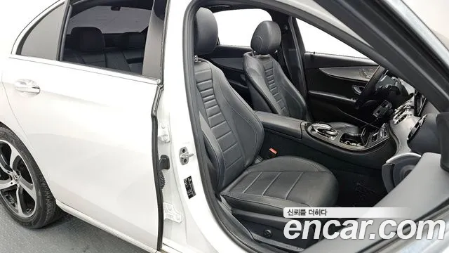 Mercedes-Benz E-Class 2020 — фото 12