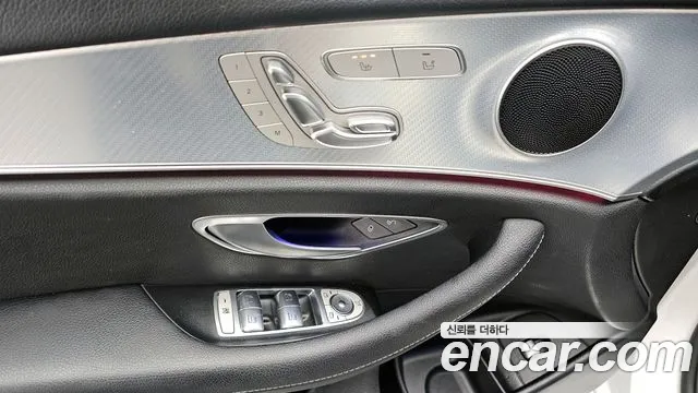 Mercedes-Benz E-Class 2020 — фото 14