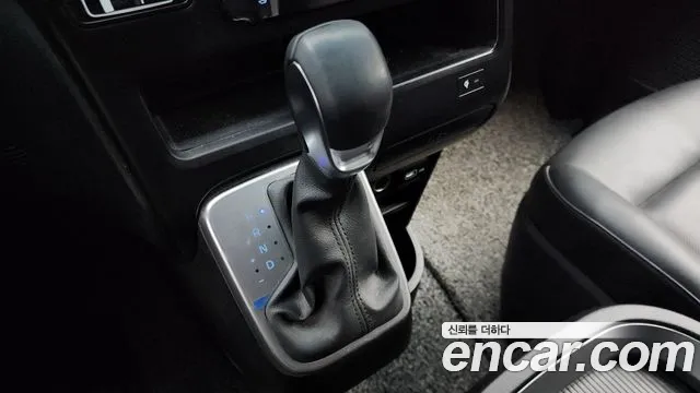 Hyundai Staria 2022 — фото 9