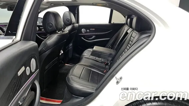 Mercedes-Benz E-Class 2019 — фото 11
