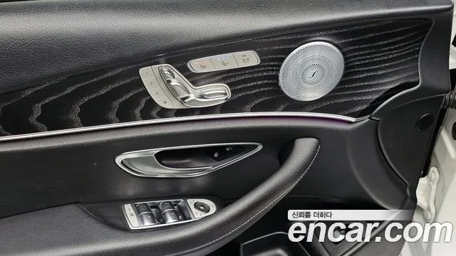 Mercedes-Benz E-Class 2019 — фото 19