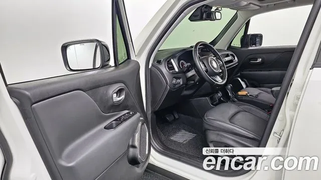 Jeep Renegade 2023 — фото 10