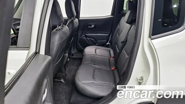 Jeep Renegade 2023 — фото 11