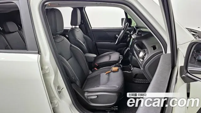 Jeep Renegade 2023 — фото 12