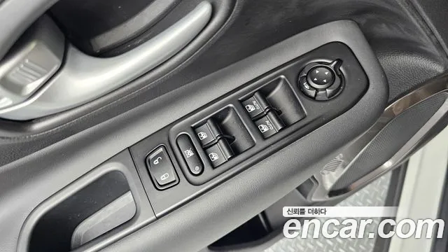 Jeep Renegade 2023 — фото 14