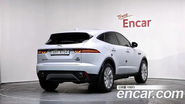 Jaguar E-PACE 2018 — фото 2