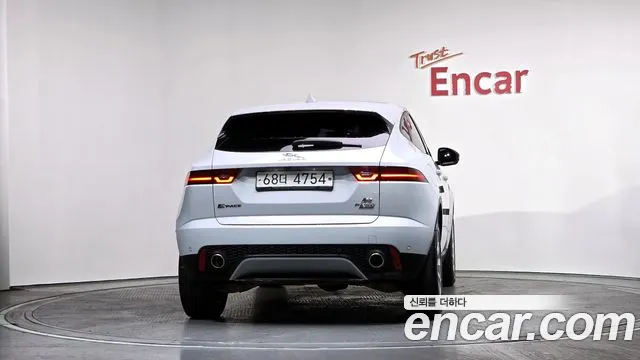Jaguar E-PACE 2018 — фото 4