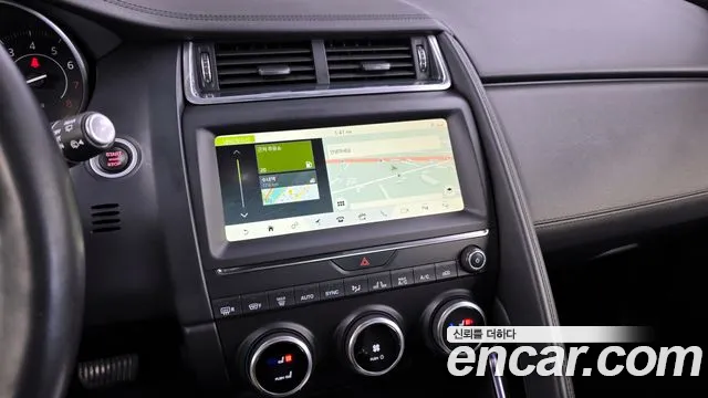 Jaguar E-PACE 2018 — фото 14