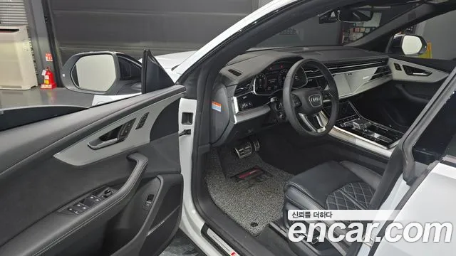 Audi Q8 2023 — фото 10