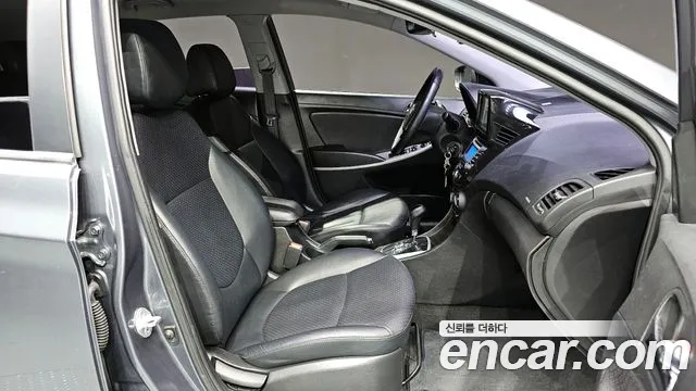 Hyundai Accent 2012 — фото 10
