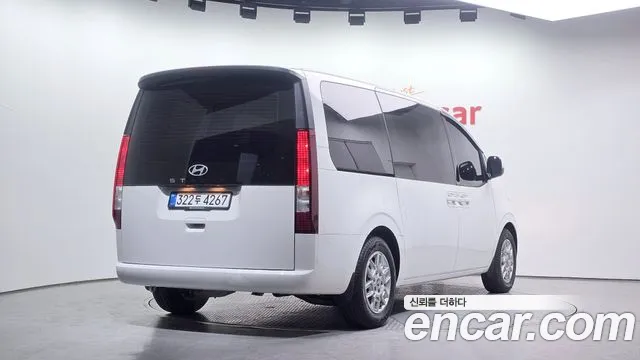 Hyundai Staria 2025 — фото 2