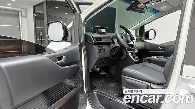 Hyundai Staria 2025 — фото 11