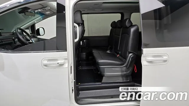 Hyundai Staria 2025 — фото 12