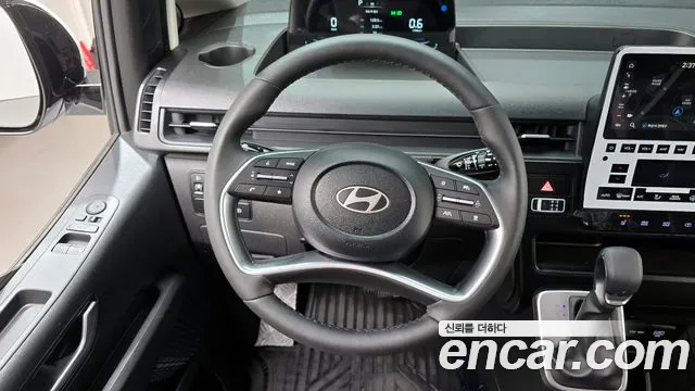 Hyundai Staria 2025 — фото 13
