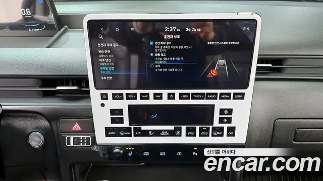 Hyundai Staria 2025 — фото 14