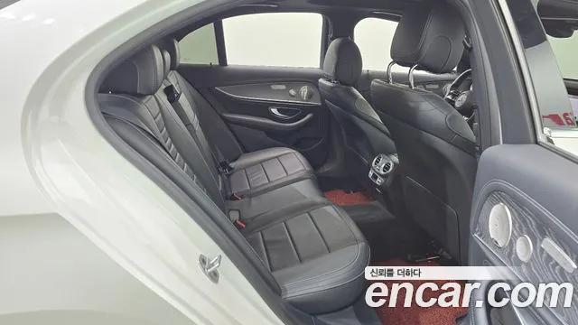 Mercedes-Benz E-Class 2021 — фото 12
