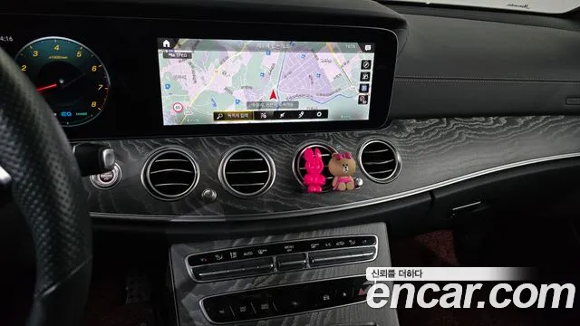 Mercedes-Benz E-Class 2021 — фото 14