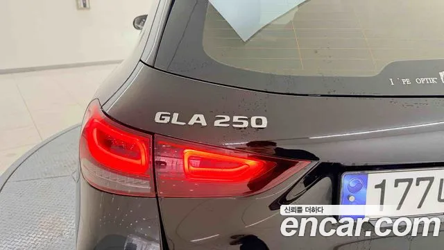 Mercedes-Benz GLA-Class 2023 — фото 11
